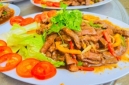 Bò Mỹ áp chảo sốt tiêu đen - kèm bánh mì sandwwich