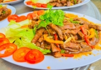 Bò Mỹ áp chảo sốt tiêu đen - kèm bánh mì sandwwich